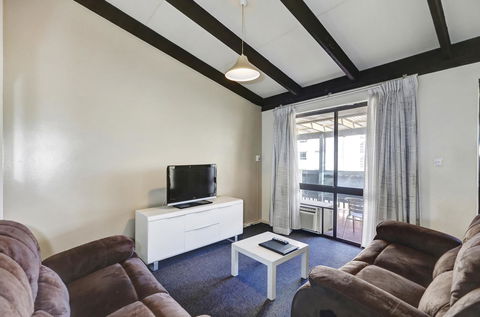 West Beach Lagoon 123 - Location & Views!!! - Accommodation in Surfers Paradise 6