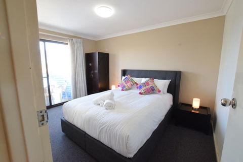 West Beach Lagoon 123 - Location & Views!!! - Accommodation in Surfers Paradise 3
