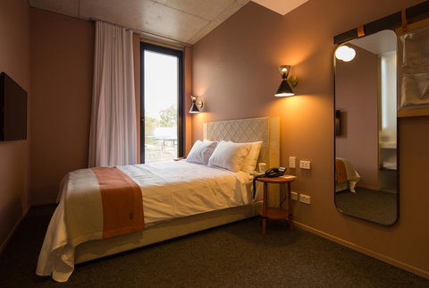Alex Hotel - Accommodation in Surfers Paradise 6