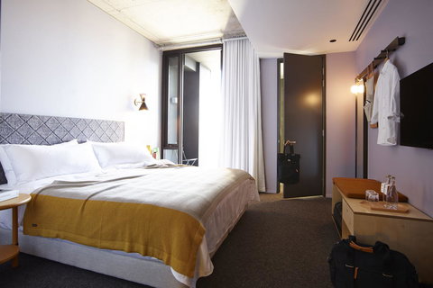 Alex Hotel - Accommodation in Surfers Paradise 2