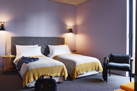 Alex Hotel - Accommodation in Surfers Paradise 10