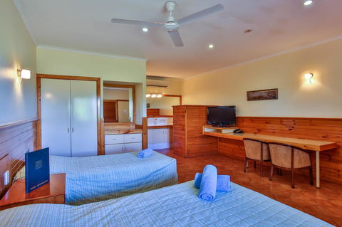 Kimberley Hotel - Accommodation in Surfers Paradise 2