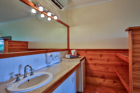 Kimberley Hotel - Accommodation in Surfers Paradise 8