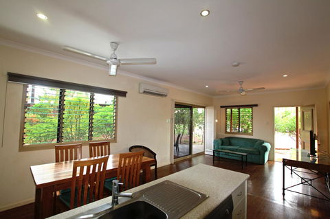 Kimberley Hotel - Accommodation in Surfers Paradise 4