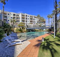 Ocean View Great FacilitiesViews - Accommodation in Surfers Paradise