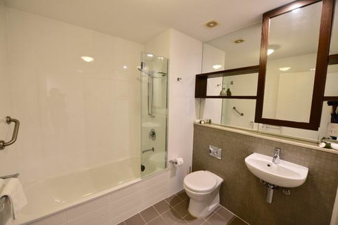 East On Byron - Accommodation in Surfers Paradise 6