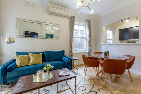 Heritage Townhouse Near Harbour Bridge - Accommodation in Surfers Paradise 0