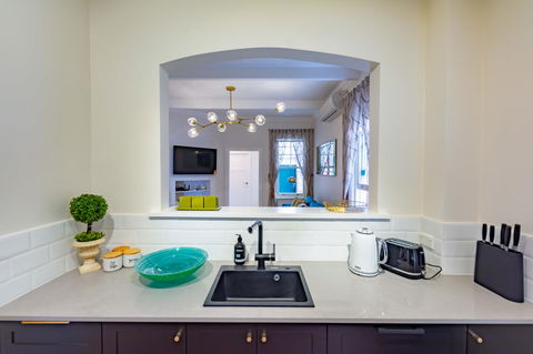 Heritage Townhouse Near Harbour Bridge - Accommodation in Surfers Paradise 13