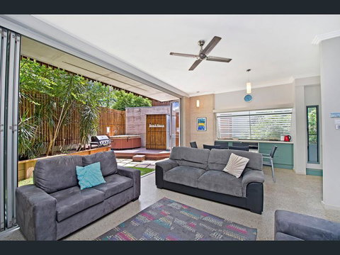 Crescent Head Spa Villa - Accommodation in Surfers Paradise 13
