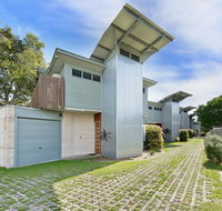 Sun Worship Eco Villas - Accommodation in Surfers Paradise