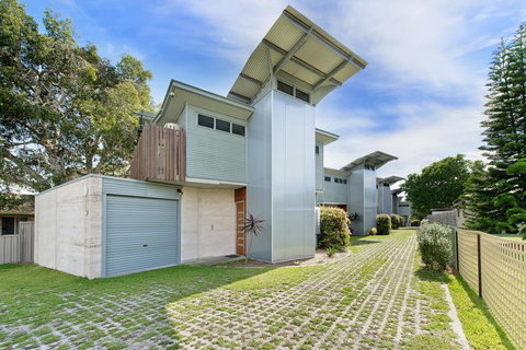 Crescent Head Spa Villa - Accommodation in Surfers Paradise 0