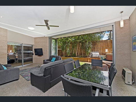 Crescent Head Spa Villa - Accommodation in Surfers Paradise 12
