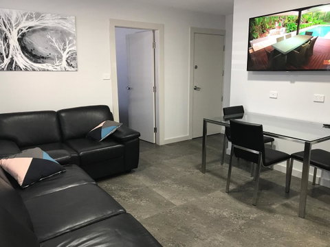 Jesmond Executive Villas - Accommodation in Surfers Paradise 9