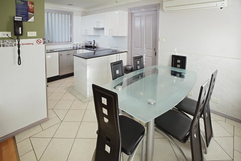Jesmond Executive Villas - Accommodation in Surfers Paradise 35