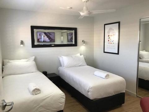 Jesmond Executive Villas - Accommodation in Surfers Paradise 2