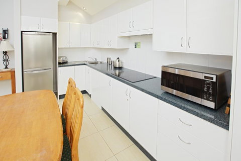 Jesmond Executive Villas - Accommodation in Surfers Paradise 24