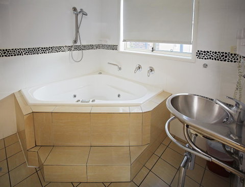 Jesmond Executive Villas - Accommodation in Surfers Paradise 30