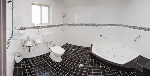Jesmond Executive Villas - Accommodation in Surfers Paradise 25