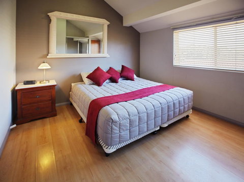 Jesmond Executive Villas - Accommodation in Surfers Paradise 33