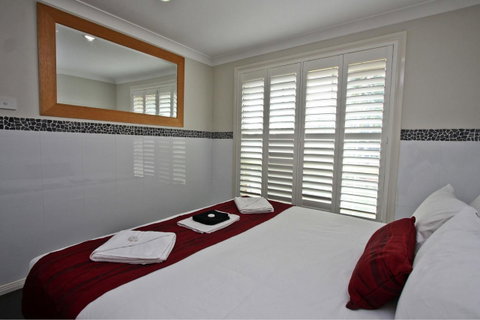 Jesmond Executive Villas - Accommodation in Surfers Paradise 10