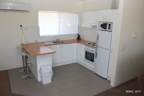 Mollymook Cove Apartments - Accommodation in Surfers Paradise 12