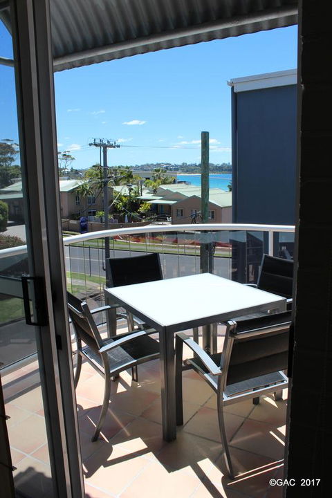 Mollymook Cove Apartments - Accommodation in Surfers Paradise 18
