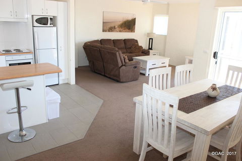 Mollymook Cove Apartments - Accommodation in Surfers Paradise 29