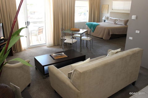 Mollymook Cove Apartments - Accommodation in Surfers Paradise 19
