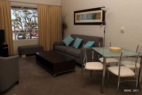 Mollymook Cove Apartments - Accommodation in Surfers Paradise 3