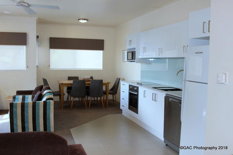 Mollymook Cove Apartments - Accommodation in Surfers Paradise 15