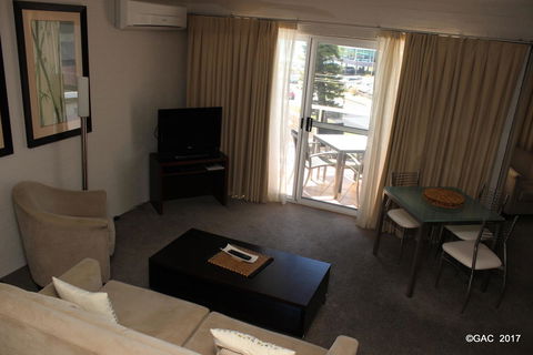 Mollymook Cove Apartments - Accommodation in Surfers Paradise 10