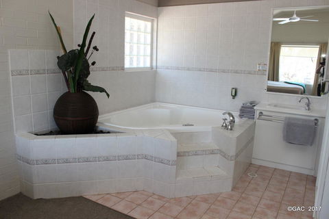 Mollymook Cove Apartments - Accommodation in Surfers Paradise 8