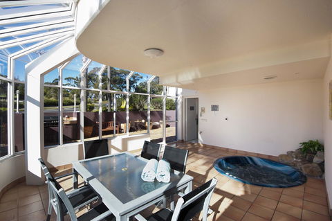 Mollymook Cove Apartments - Accommodation in Surfers Paradise 35
