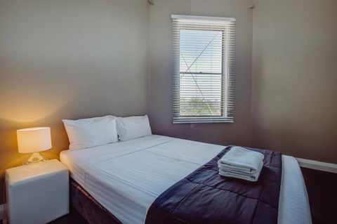 Crossroads Hotel - Accommodation in Surfers Paradise 3