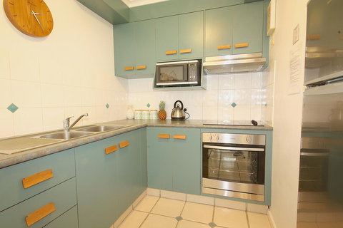Cossies By The Sea - Accommodation in Surfers Paradise 10