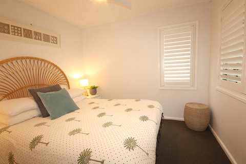 Cossies By The Sea - Accommodation in Surfers Paradise 1