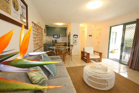 Cossies By The Sea - Accommodation in Surfers Paradise 4