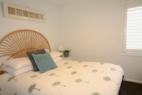 Cossies By The Sea - Accommodation in Surfers Paradise 8