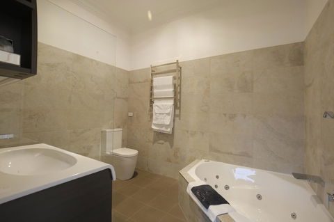 Romanz In The Valley (Luxury B&B) - Accommodation in Surfers Paradise 4