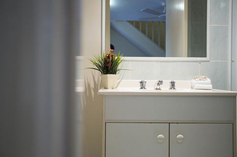 Byron Central Apartments - Accommodation in Surfers Paradise 2