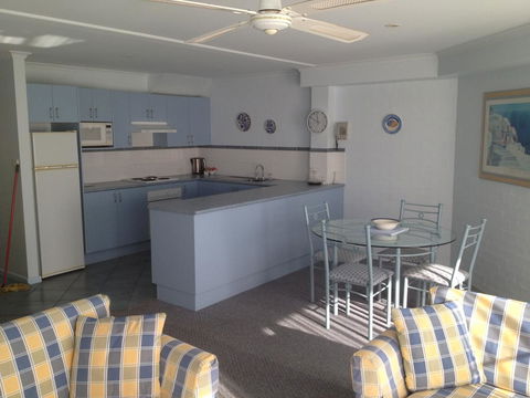 Breakers Apartments - Accommodation in Surfers Paradise 11