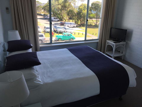 Breakers Apartments - Accommodation in Surfers Paradise 1