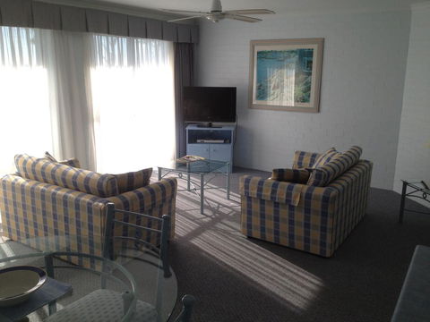 Breakers Apartments - Accommodation in Surfers Paradise 6
