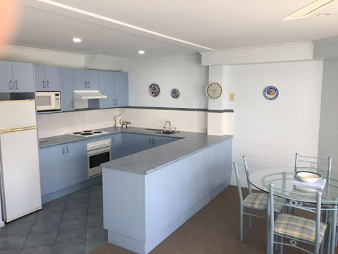 Breakers Apartments - Accommodation in Surfers Paradise 8