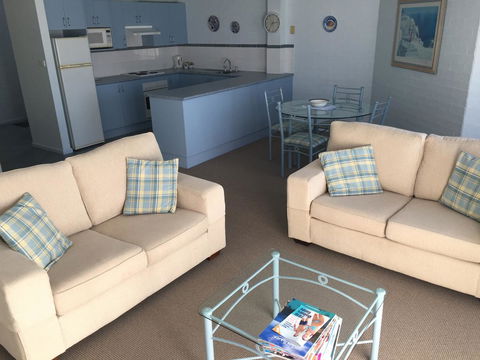 Breakers Apartments - Accommodation in Surfers Paradise 9