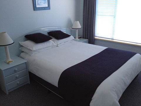 Breakers Apartments - Accommodation in Surfers Paradise 4