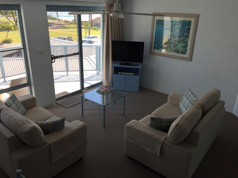 Breakers Apartments - Accommodation in Surfers Paradise 12
