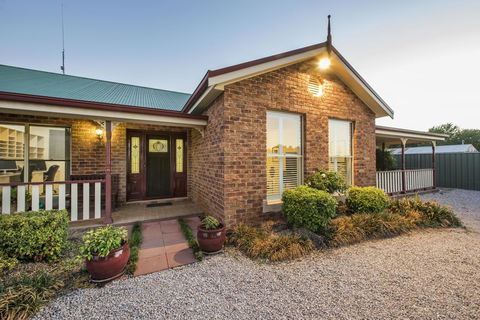 Colonial Court Villas - Accommodation in Surfers Paradise 1