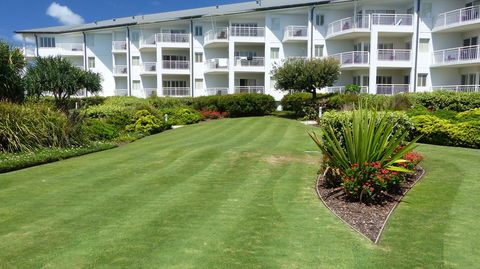 SaltBeach2302 - Accommodation in Surfers Paradise 10