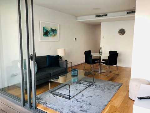 Wyndel Apartments Neutral Bay - Military - Accommodation in Surfers Paradise 0